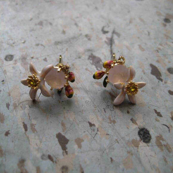 Les nereides Flower and Faceted Glass Stud Earrings - Picture 1 of 1